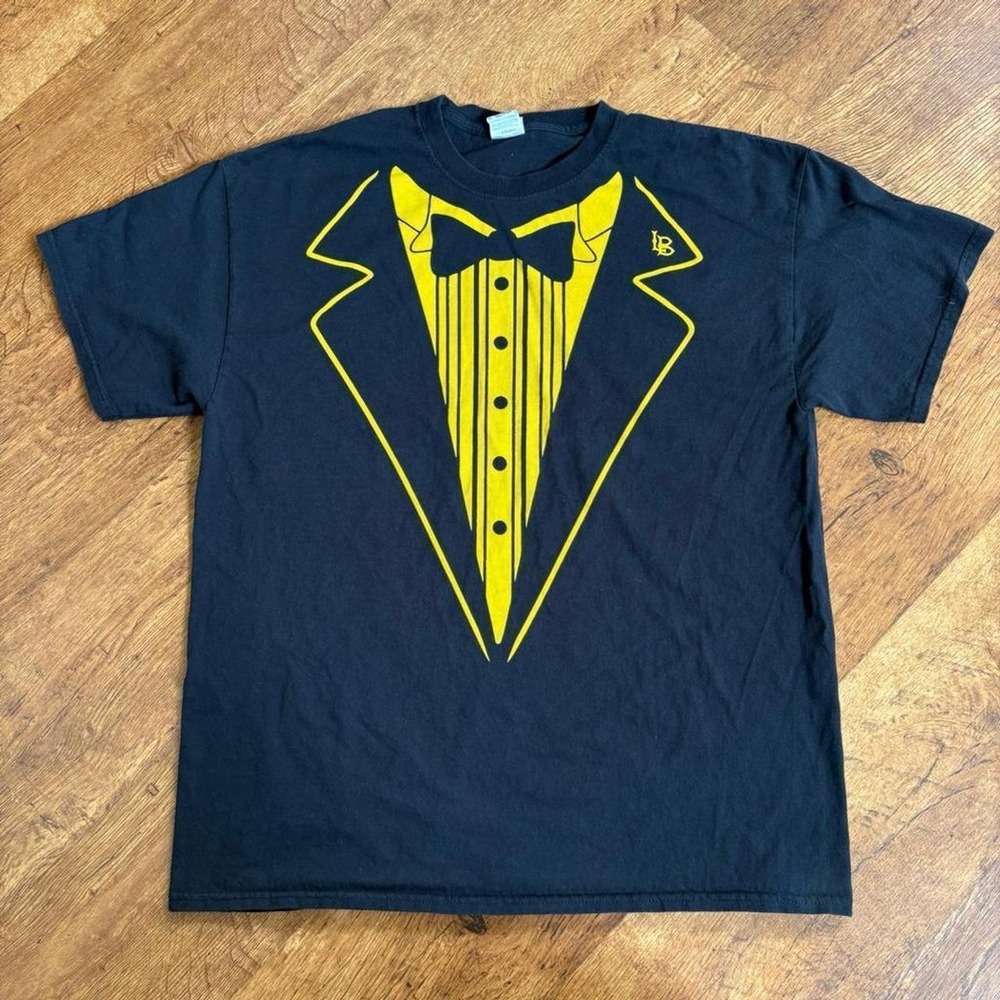 Gildan Mercedes-Benz Long Beach State Tuxedo Graphic T-Shirt Black Yellow XL